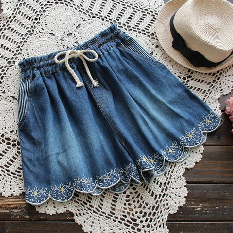 FLORAL EMBROIDERED DRAWSTRING DENIM SHORTS - B ANN'S BOUTIQUE